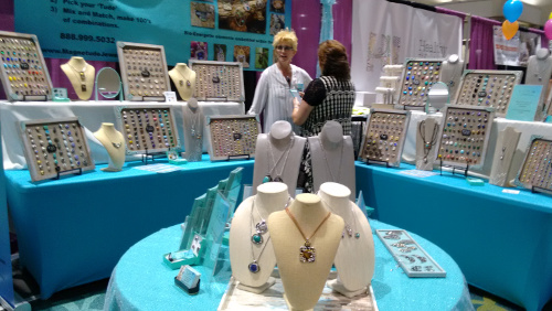 2017 Women's Expo - magnetic jewelry